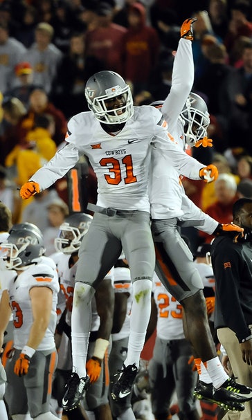 Oklahoma escapes Iowa State to remain unbeaten